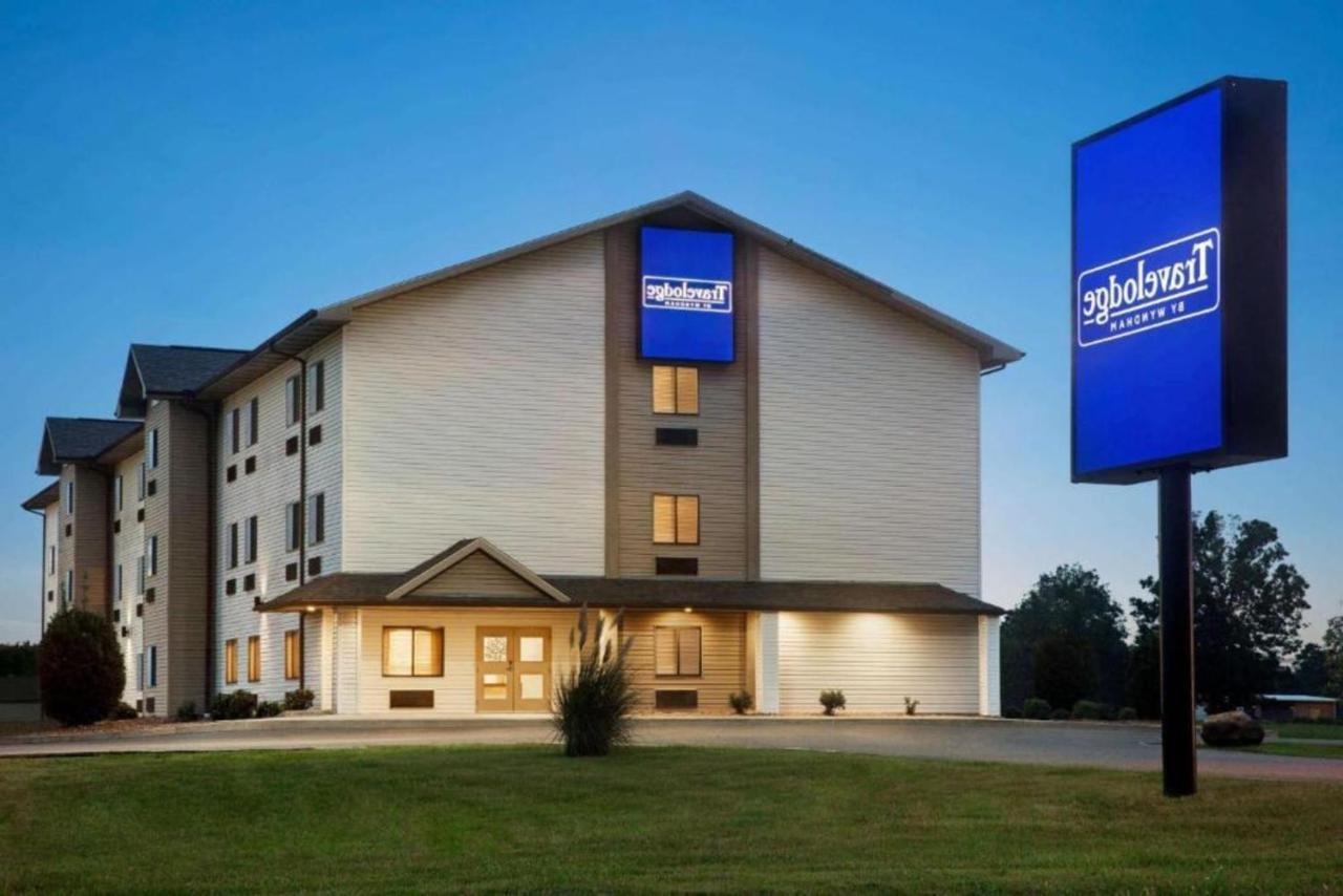 Travelodge By Wyndham Livonia Exterior photo